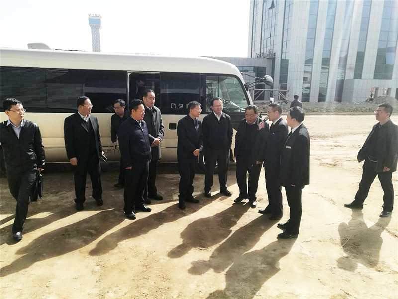 蘭州市委副書記、市長(zhǎng)張偉文一行蒞臨新區(qū)“亞太伊士頓電梯”、“亞太澳泊智能車庫”、“亞太新能源汽車”