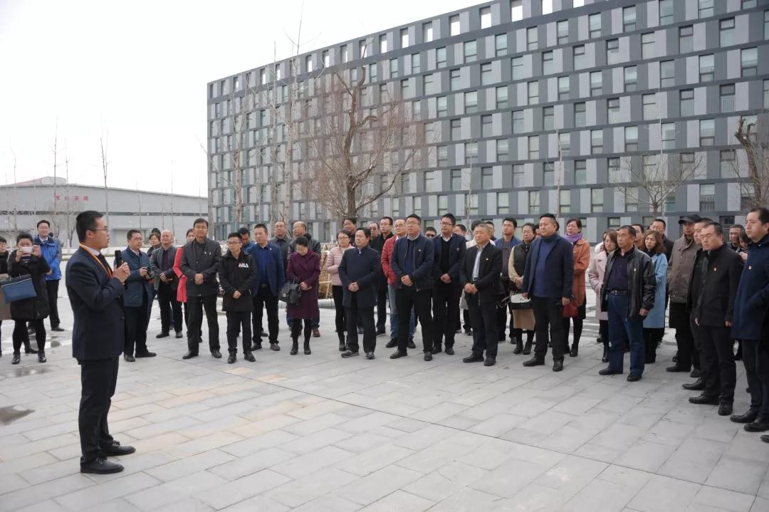 甘肅省第三期黨建強、發(fā)展強非公經(jīng)濟工作能力提升培訓(xùn)班參觀蘭州新區(qū)“亞太三廠” 項目