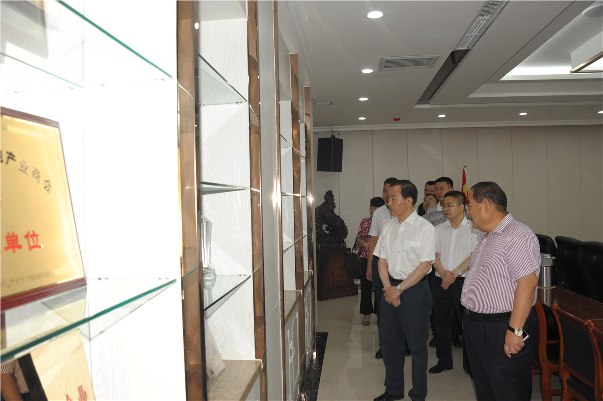 甘肅省委常委、副省長周學(xué)文一行蒞臨蘭州亞太集團(tuán)考察調(diào)研